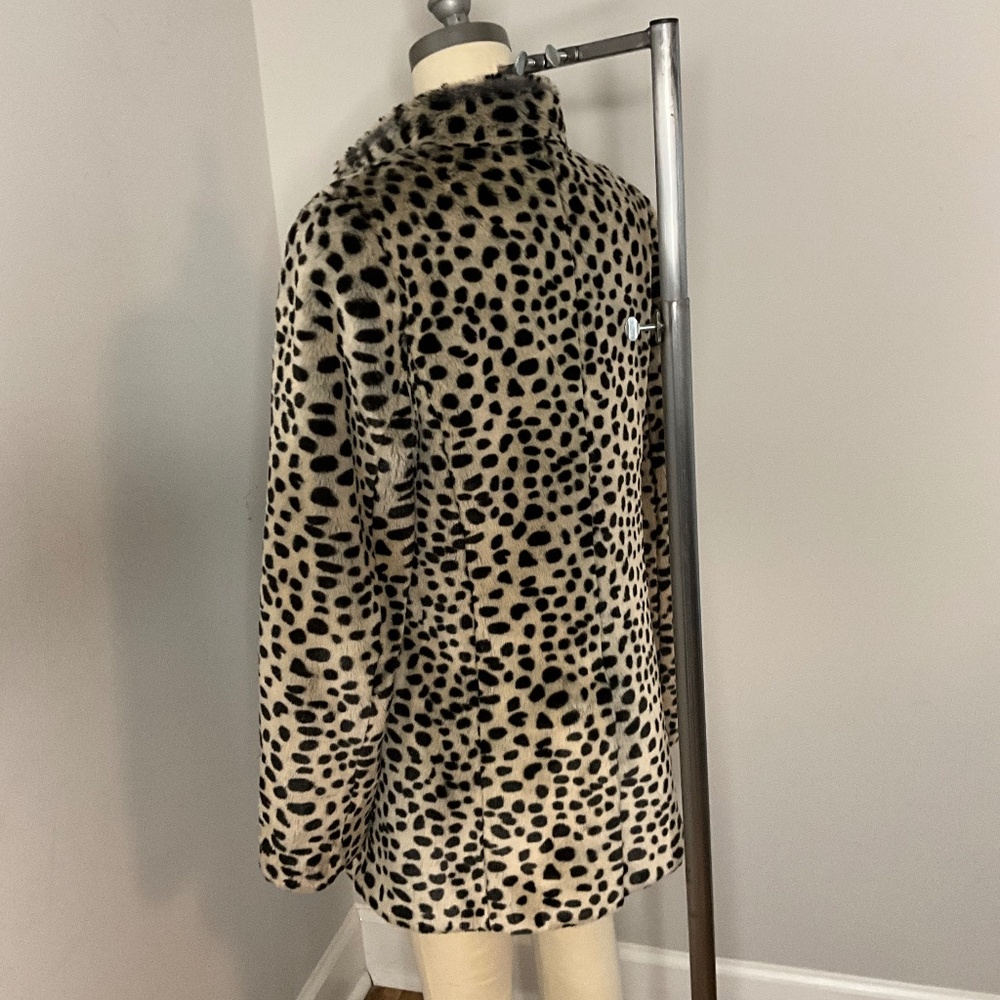 **FALL SALE** Victoria Secret’s Cheetah Print Coat - Picture 3 of 6